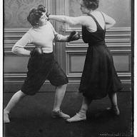 Fraulein Kussin and Mrs. Edwards, who had a boxing match on March 7, 1912.